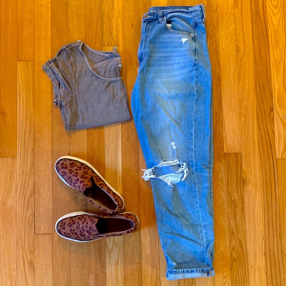 American Eagle Mom Jean - distressed light